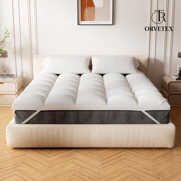 Four corner binding mattress protector