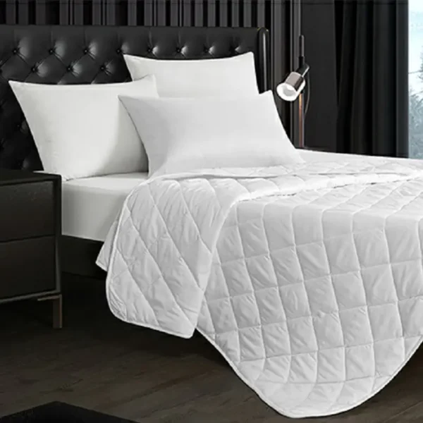 Thin corner binding mattress protector