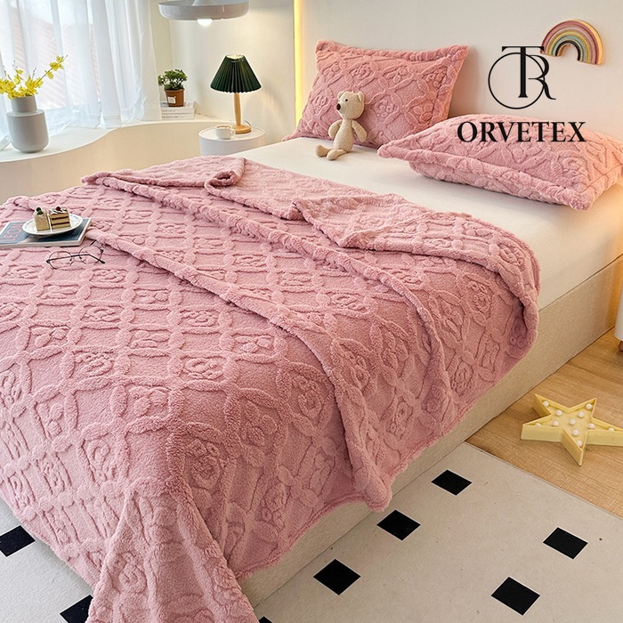 Heart Shaped Plaid Throw Blanket Ultra Soft Flannel Gift for Couples Valentine Mothers Day Fathers Day Anniversary Washable Lightweight Plush for Couch Bed Dorm Office All Seasons