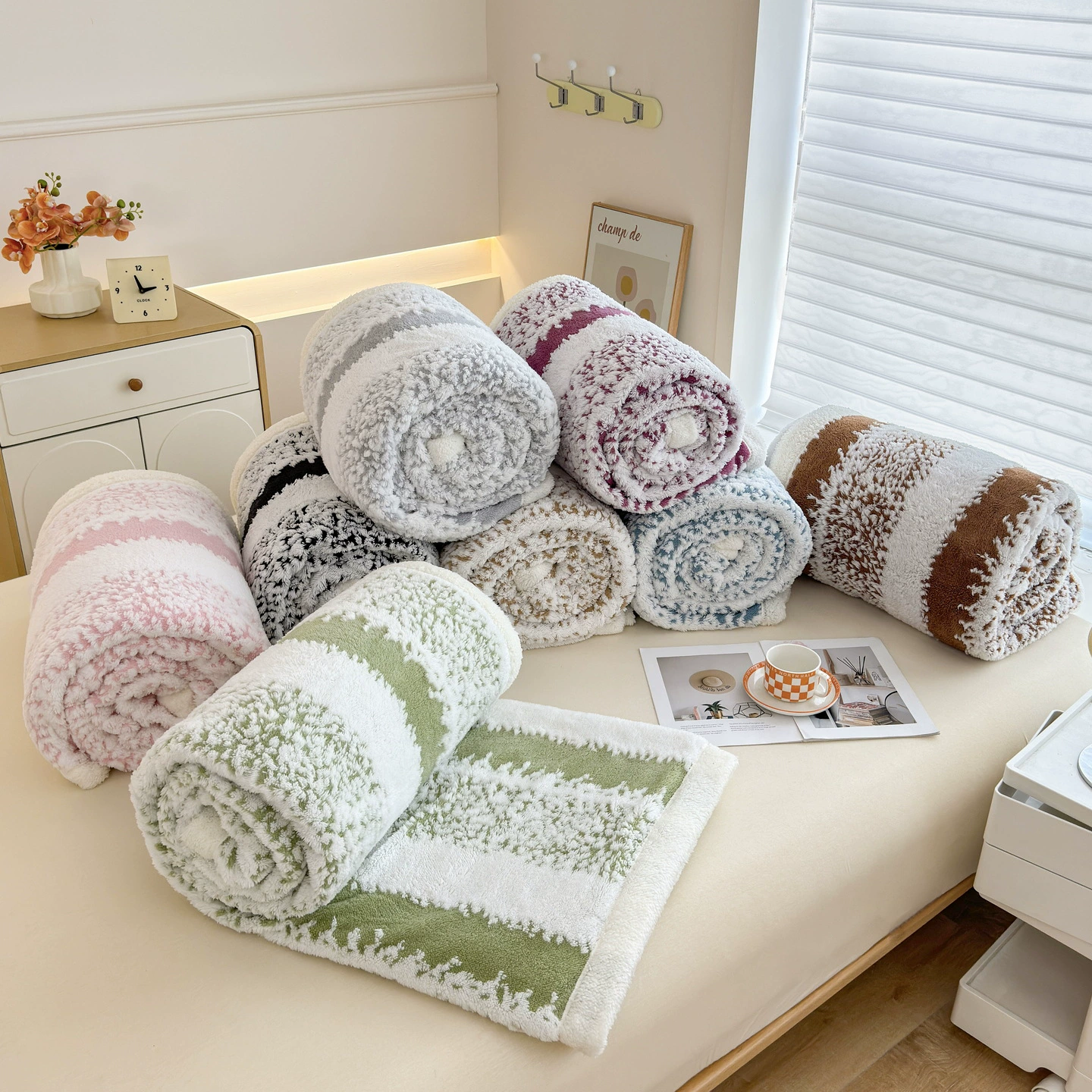 Pink Throw Blanket, 50x70 Soft Cozy Striped Throw Blankets for Couch, Sofa, Bed, Travel, Lightweight Fluffy Warm Plush Decorative Blankets for Women, Men,Kids Gift - 图片 2