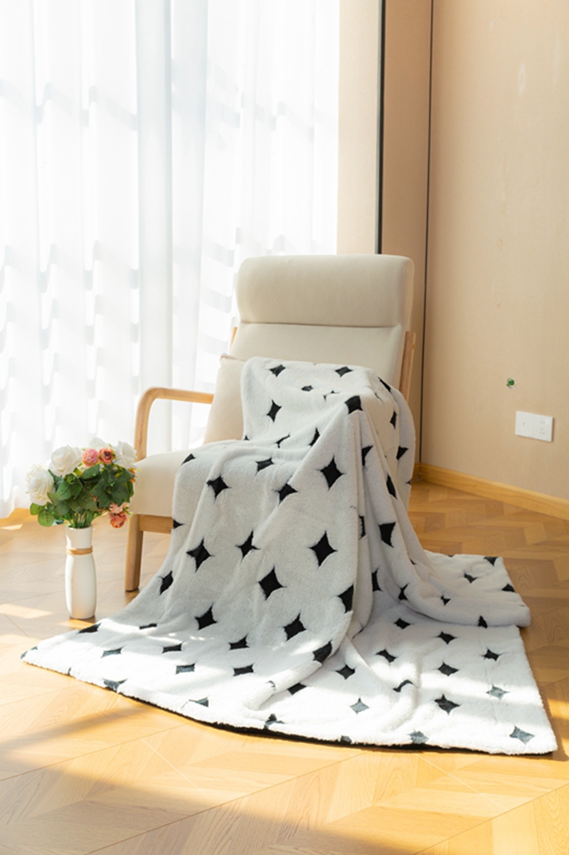 Faux Rabbit Fur Throw Blanket Solid Flannel Fleece Rabbit Fur Blanket 100% Polyester Super Soft Warm Household Nap Blanket - Image 3