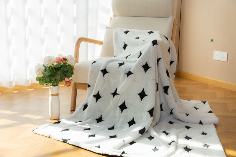 Faux Rabbit Fur Throw Blanket Solid Flannel Fleece Rabbit Fur Blanket 100% Polyester Super Soft Warm Household Nap Blanket - Image 4