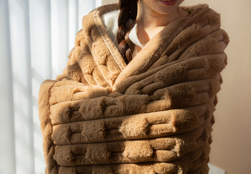 Imitation Rabbit Fur Blanket Winter Thickened Double Layer Leg Cover Blanket Bed Sheet Coral Fleece Office Nap Sofa - Image 6