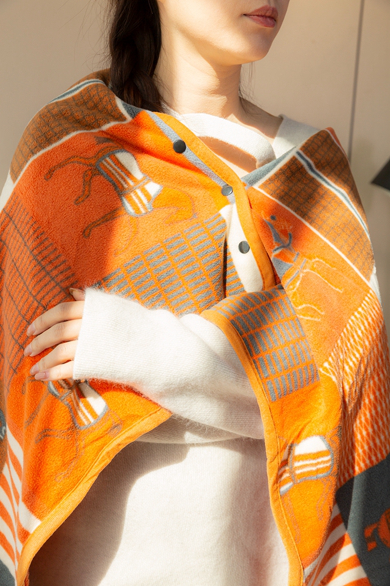 Best-Selling Comfortable and Soft Solid-Color Custom Logo Flannel Blanket for Home Decor and Travel - Image 3