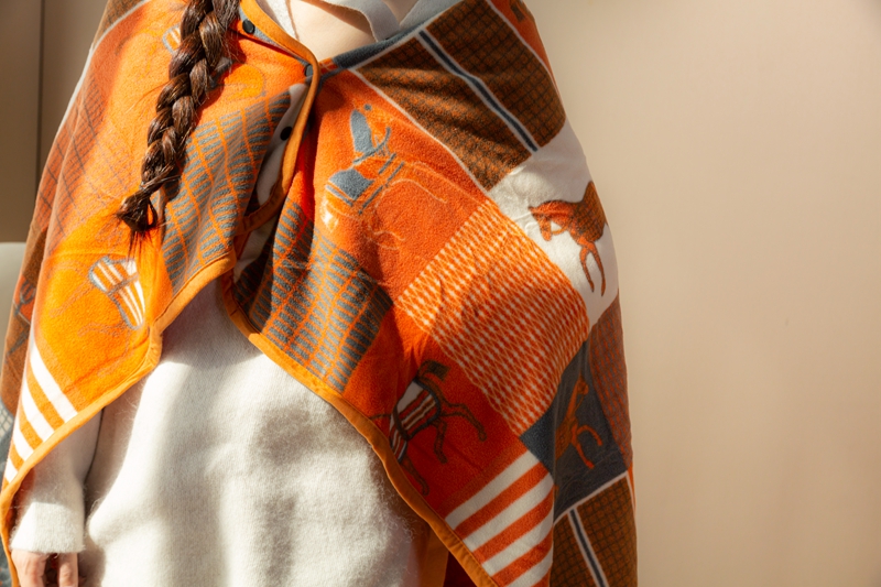 Best-Selling Comfortable and Soft Solid-Color Custom Logo Flannel Blanket for Home Decor and Travel