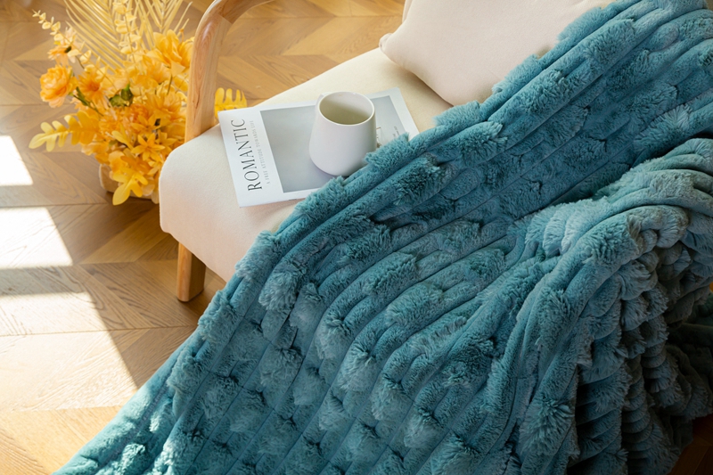 Wholesale Luxury 100% Polyester Rabbit Faux Fur Minky Throw Blankets Modern Style Soft and Warm for Winter - Image 7
