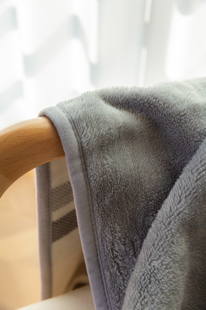 Soft Office Shawl Blanket Thickened Flannel Print Anti Dust Mite Modern Multi-functional Warm Nap Blanket Autumn Winter - Image 6