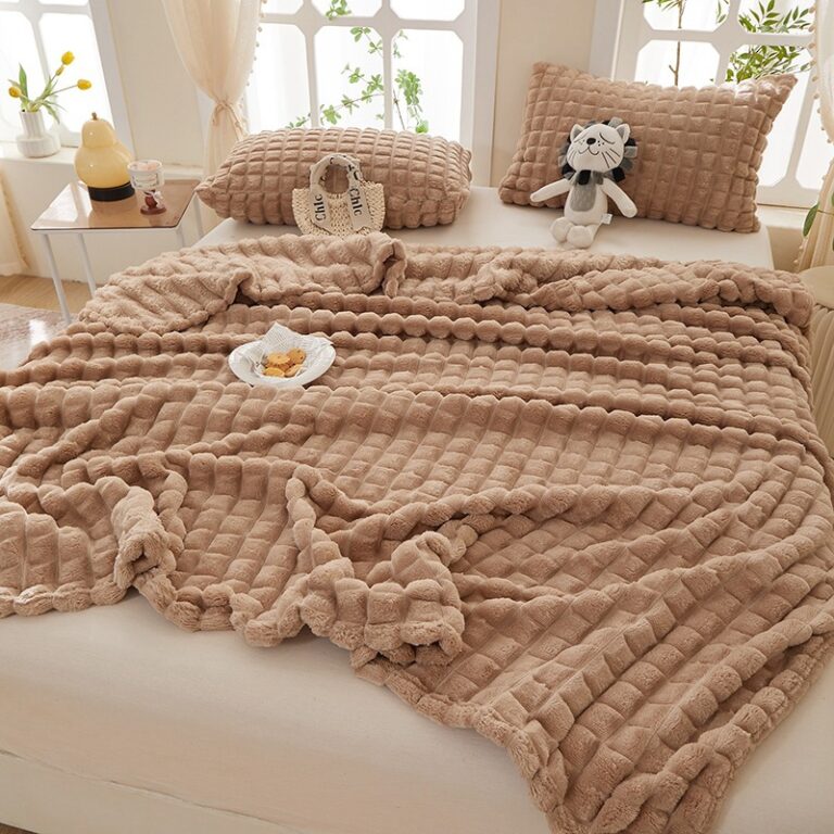 Soft Texture and Scalable Design: Jacquard Embossed Flannel Throw Blanket