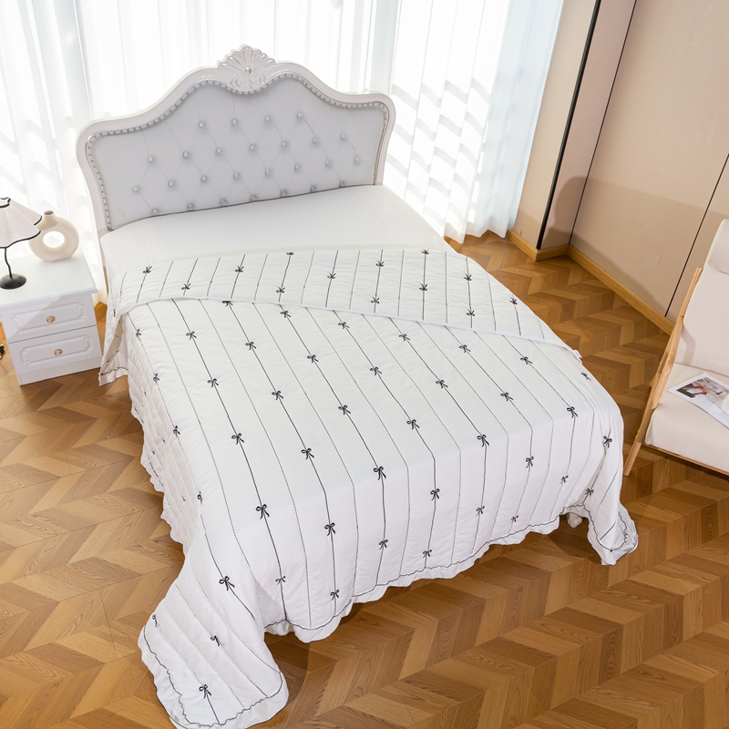 Special Price Customize Everyday Useful Bed Covers Pad Luxury Sleeping 100% Poly for Bedroom Bed