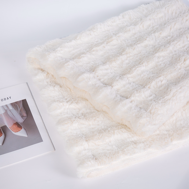 White Milky White Imitation Rabbit Fur Plush Area Rugs, Suitable for Fluffy Carpets in Bedrooms and Living Rooms - Image 3