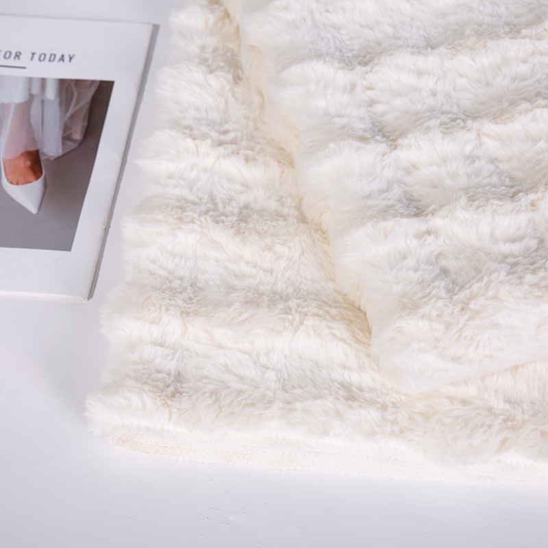 White Milky White Imitation Rabbit Fur Plush Area Rugs, Suitable for Fluffy Carpets in Bedrooms and Living Rooms - Image 4