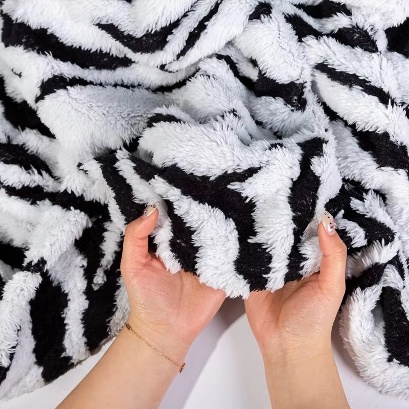 Thickened Winter Cover Flannel Blanket Trifoliage Jacquard Coral Fleece with Print Pattern Gift for Foreign Trade - Image 2