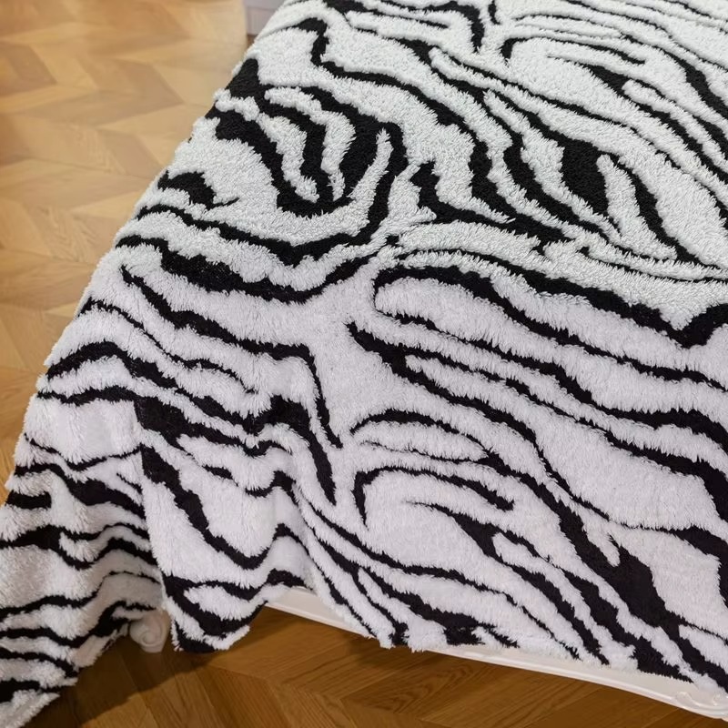 Thickened Winter Cover Flannel Blanket Trifoliage Jacquard Coral Fleece with Print Pattern Gift for Foreign Trade - Image 4