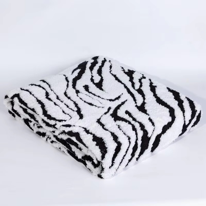 Thickened Winter Cover Flannel Blanket Trifoliage Jacquard Coral Fleece with Print Pattern Gift for Foreign Trade - Image 7
