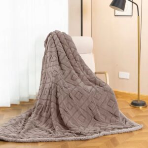 Hot Selling Soft Breathable Solid Color Jacquard Embossed Flannel Throw Blanket Coral Fleece Blanket